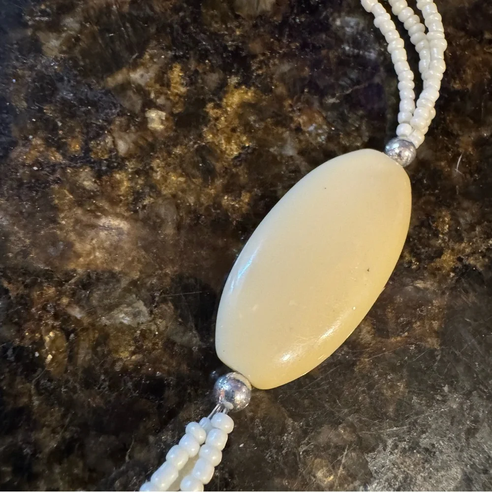 White Beaded Necklace Large Mother of Pearl Shell Pendant & Oval Accents - Picture 3 of 7